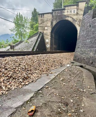 界面调查｜铁路穿村而过：一个湘西村庄与17起火车撞人事故